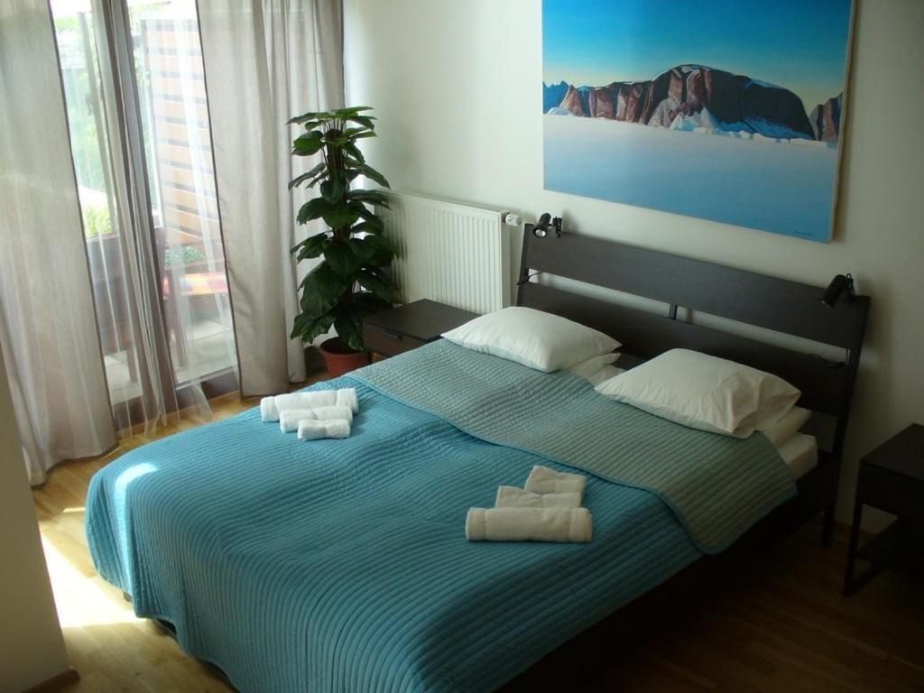 Garden Apartment With Garage In Central Prag Dış mekan fotoğraf