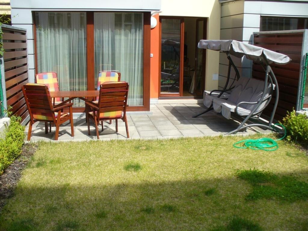 Garden Apartment With Garage In Central Prag Dış mekan fotoğraf