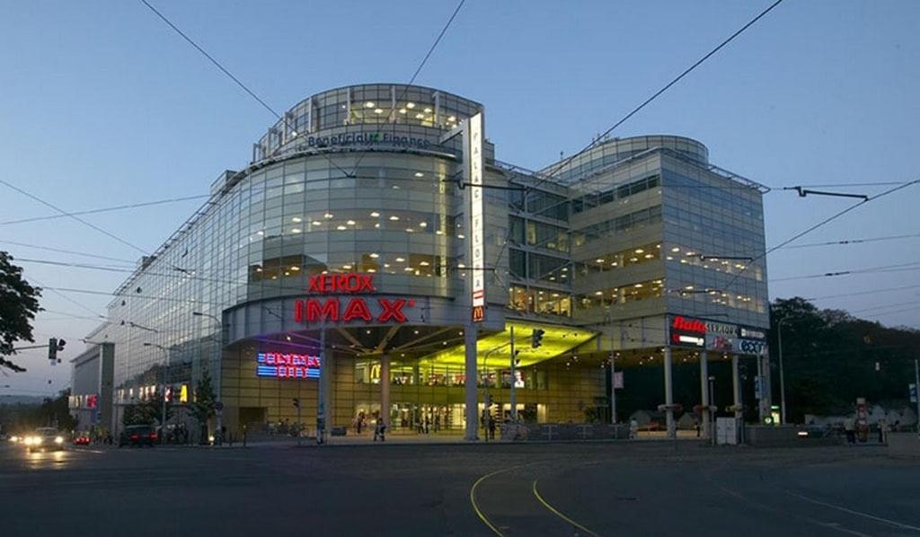 Garden Apartment With Garage In Central Prag Dış mekan fotoğraf
