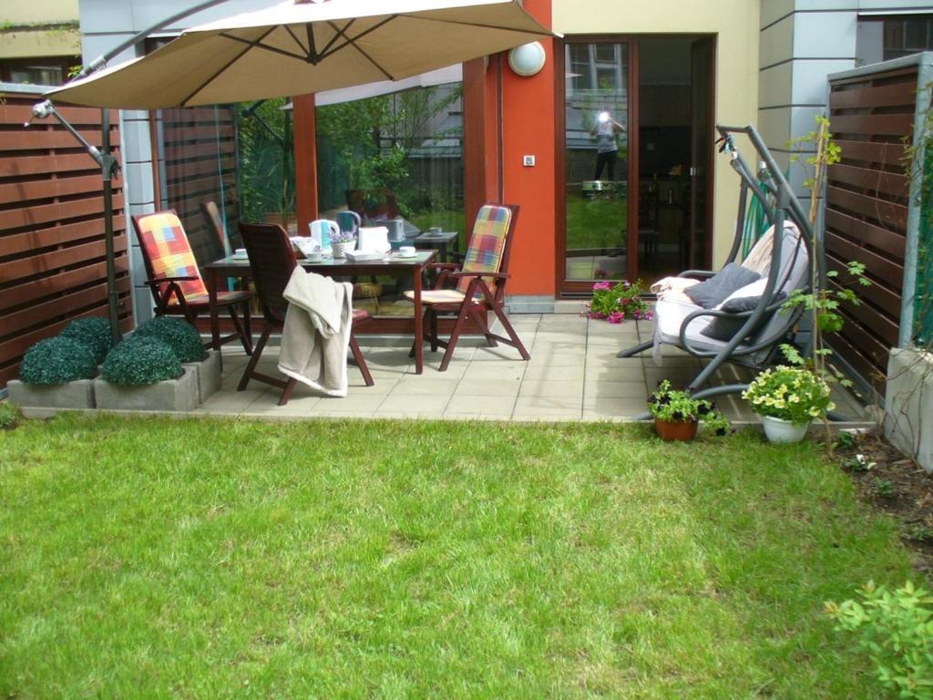 Garden Apartment With Garage In Central Prag Dış mekan fotoğraf